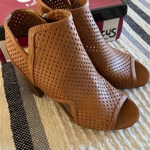 CIRCUS By Sam Edelman Emerson Luggage Peep Toe Booties Women's size 8.5